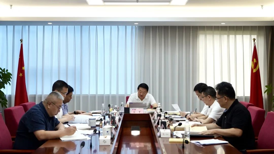 省尊龙凯时集团党委理论学习中心组召开2023年第八ci专题学习钻研会